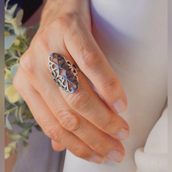 NWT, STAINLESS STEEL Silver láser Cut Pattern Woman ring , Size 6.5 - Picture 11 of 17